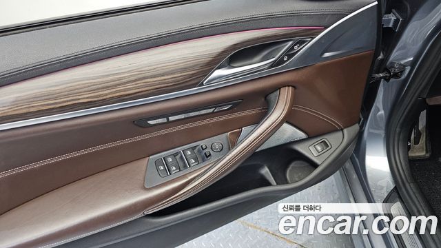 BMW 5-Series 2017 — photo 13