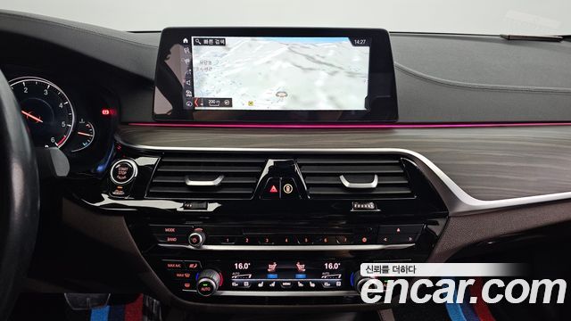BMW 5-Series 2017 — photo 15