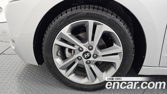 Hyundai AVANTE 2017 — photo 5