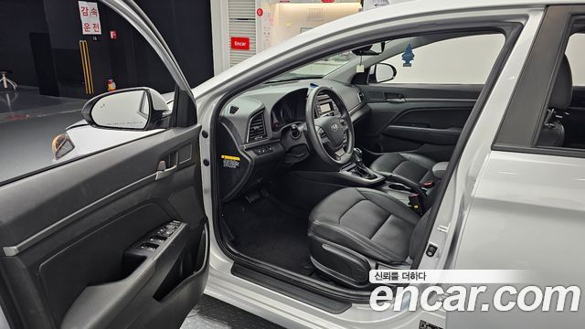 Hyundai AVANTE 2017 — photo 10
