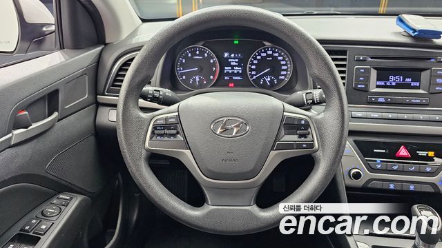 Hyundai AVANTE 2017 — photo 13