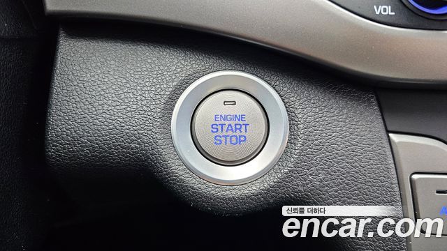 Hyundai AVANTE 2017 — photo 16