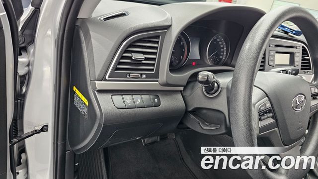 Hyundai AVANTE 2017 — photo 17