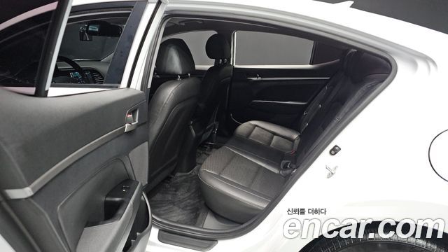 Hyundai AVANTE 2020 — photo 17
