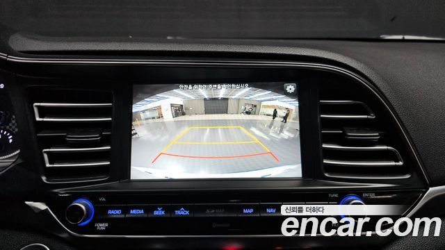 Hyundai AVANTE 2020 — photo 21