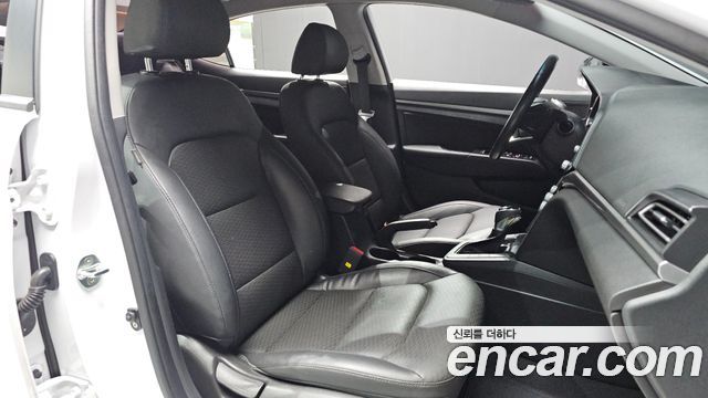 Hyundai AVANTE 2020 — photo 16