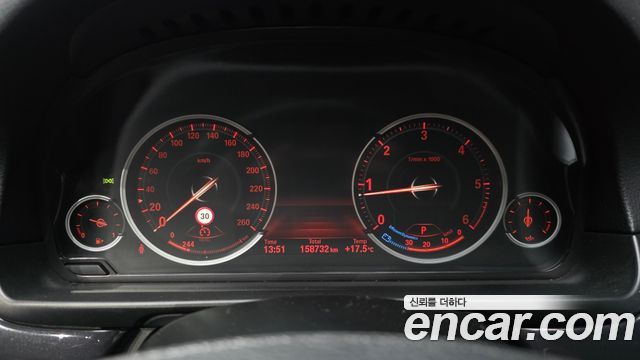 BMW 5-Series 2015 — photo 11