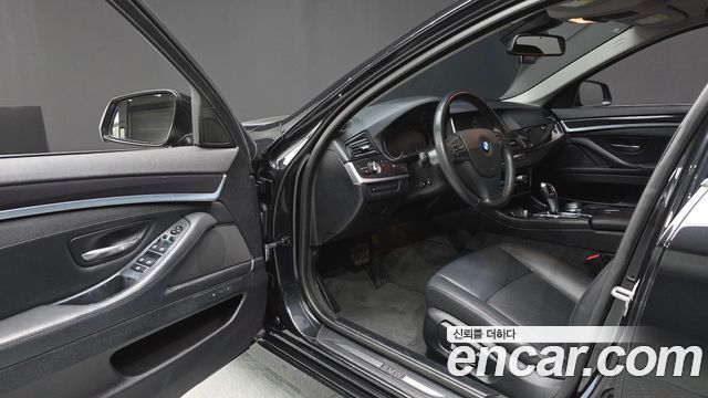 BMW 5-Series 2015 — photo 13