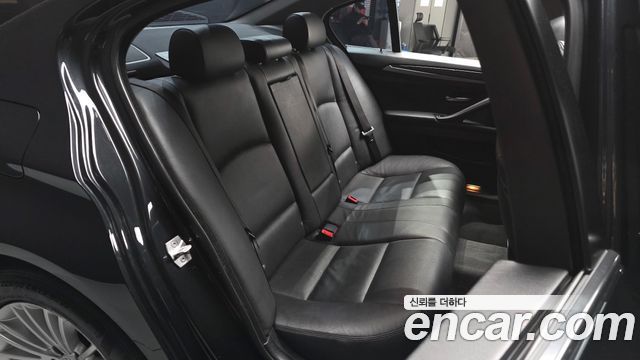 BMW 5-Series 2015 — photo 18