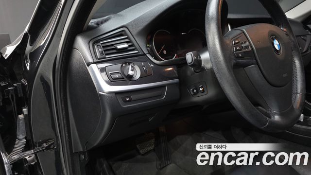BMW 5-Series 2015 — photo 19