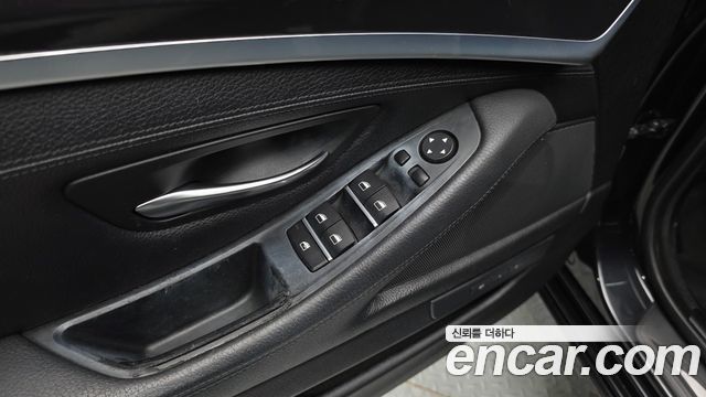 BMW 5-Series 2015 — photo 28