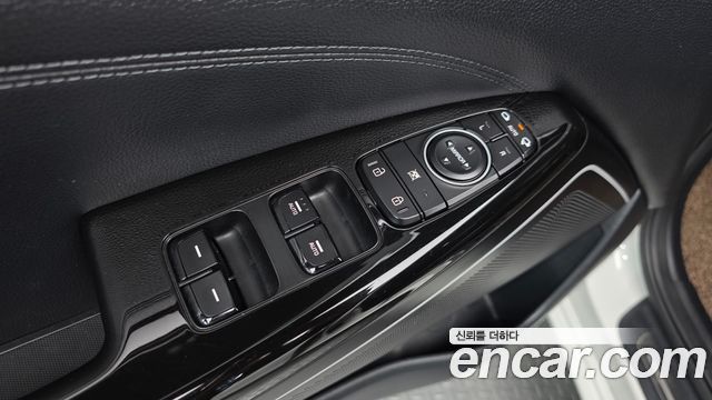 Kia K7 2017 — photo 17