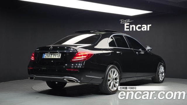 Mercedes-Benz E-Class 2019 — photo 2