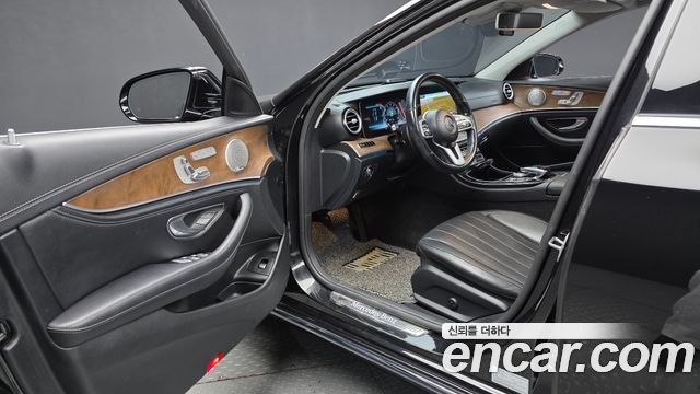 Mercedes-Benz E-Class 2019 — photo 13