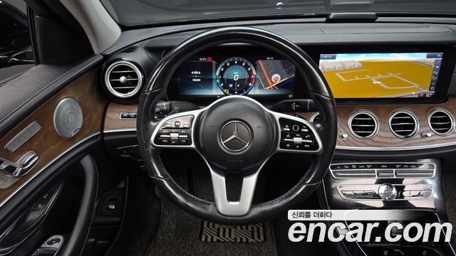 Mercedes-Benz E-Class 2019 — photo 19