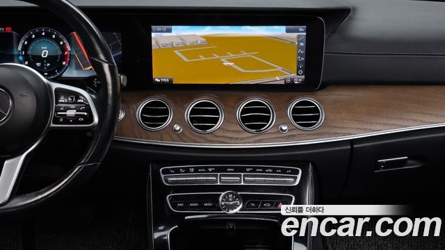Mercedes-Benz E-Class 2019 — photo 20