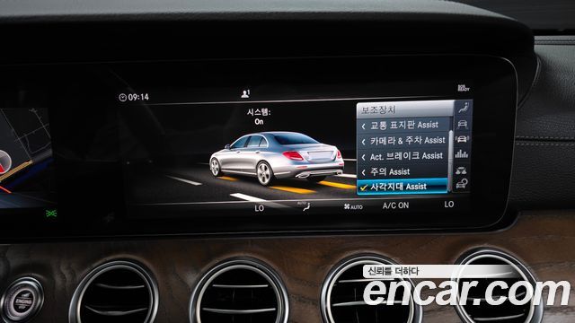 Mercedes-Benz E-Class 2019 — photo 24