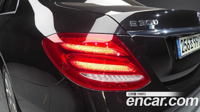 Mercedes-Benz E-Class 2019 — photo 9
