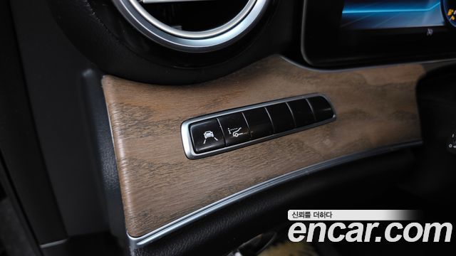 Mercedes-Benz E-Class 2019 — photo 28