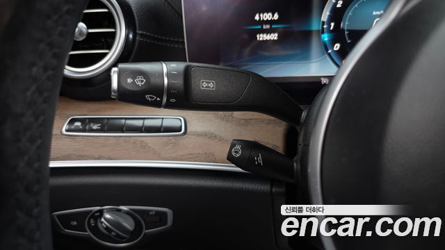 Mercedes-Benz E-Class 2019 — photo 33