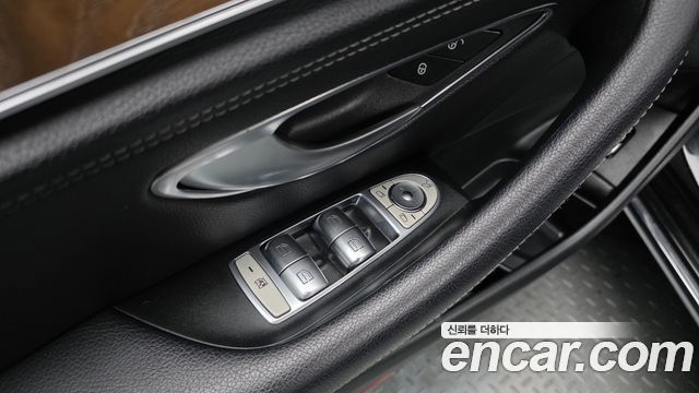 Mercedes-Benz E-Class 2019 — photo 35