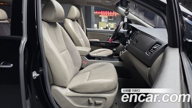 Kia Canival 2017 — photo 17