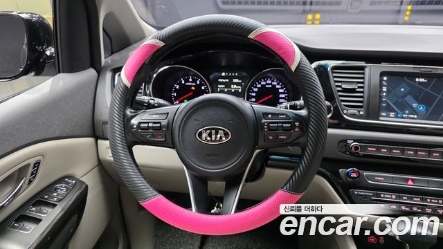 Kia Canival 2017 — photo 19