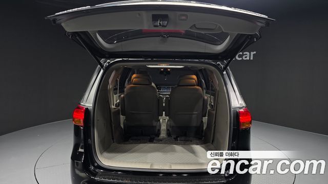 Kia Canival 2017 — photo 26