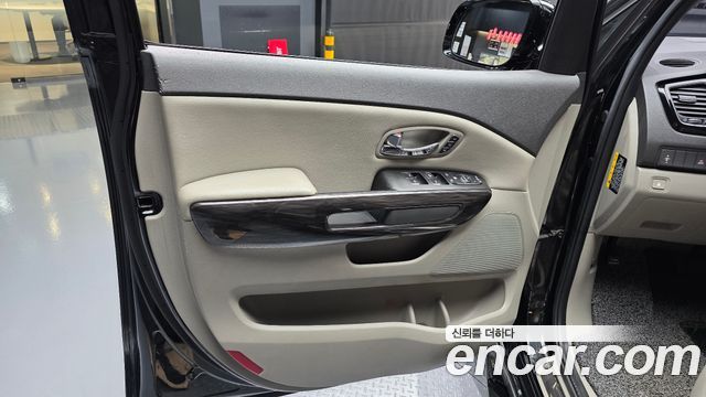Kia Canival 2017 — photo 14