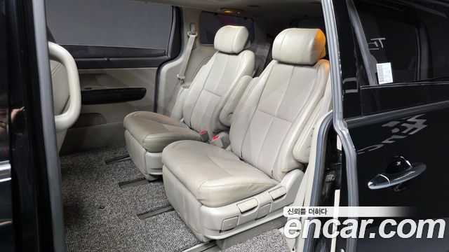 Kia Canival 2017 — photo 16