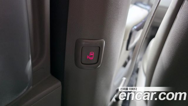 Kia Canival 2017 — photo 31