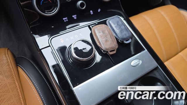 Land Rover Range Rover Velar 2020 — photo 12