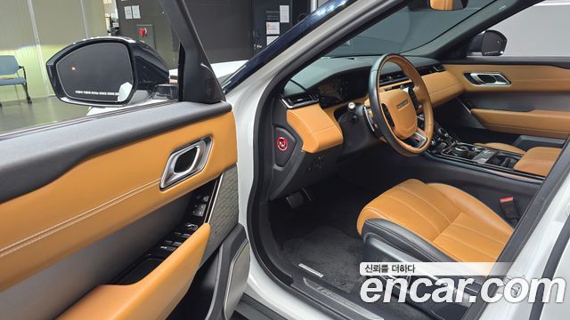 Land Rover Range Rover Velar 2020 — photo 13