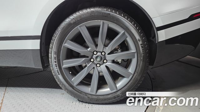 Land Rover Range Rover Velar 2020 — photo 7
