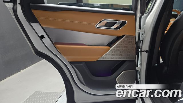 Land Rover Range Rover Velar 2020 — photo 15