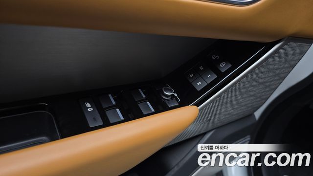 Land Rover Range Rover Velar 2020 — photo 29