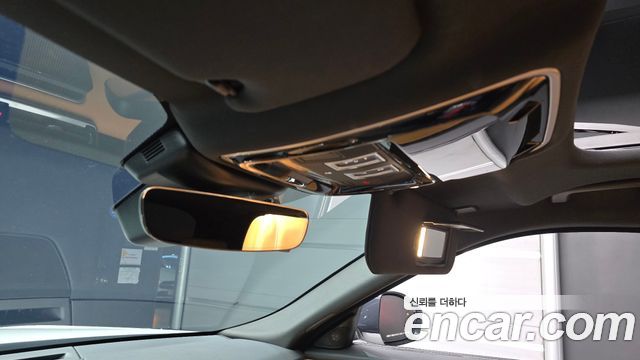Land Rover Range Rover Velar 2020 — photo 32