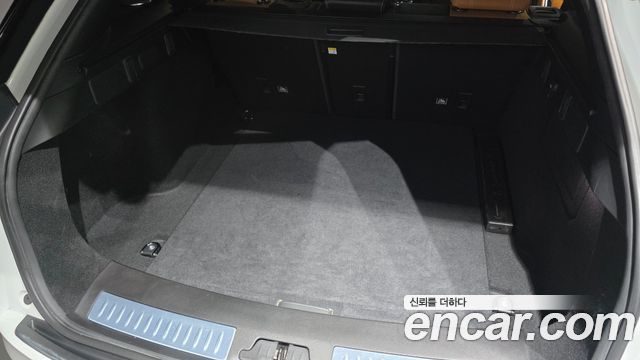 Land Rover Range Rover Velar 2020 — photo 34