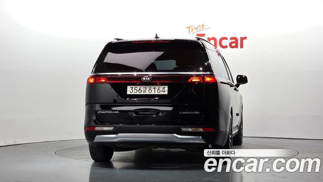 Kia Canival 2021 — photo 4