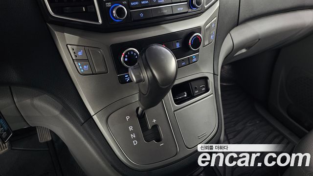 Hyundai Starex 2019 — photo 12