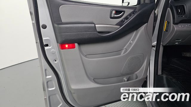 Hyundai Starex 2019 — photo 14