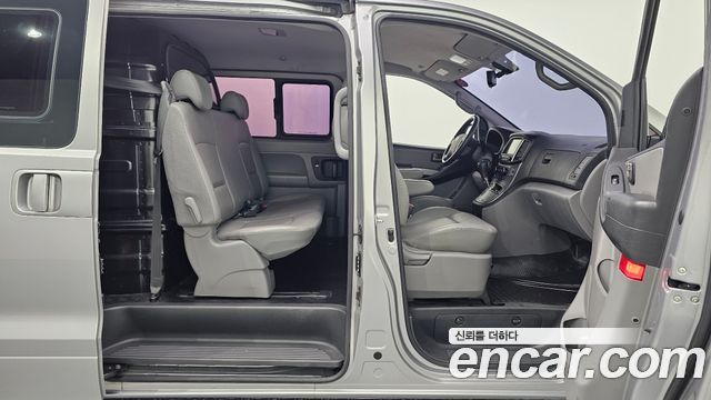 Hyundai Starex 2019 — photo 16