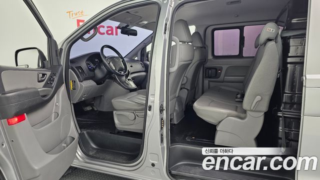 Hyundai Starex 2019 — photo 28