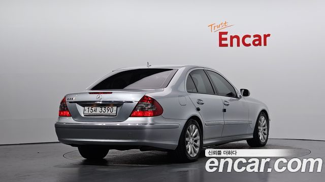 Mercedes-Benz E-Class 2009 — photo 2
