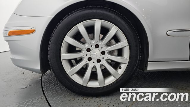 Mercedes-Benz E-Class 2009 — photo 5