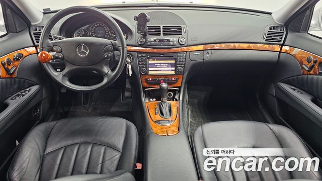 Mercedes-Benz E-Class 2009 — photo 7