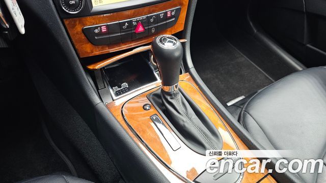 Mercedes-Benz E-Class 2009 — photo 9