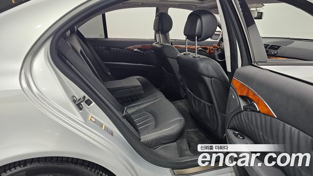 Mercedes-Benz E-Class 2009 — photo 11
