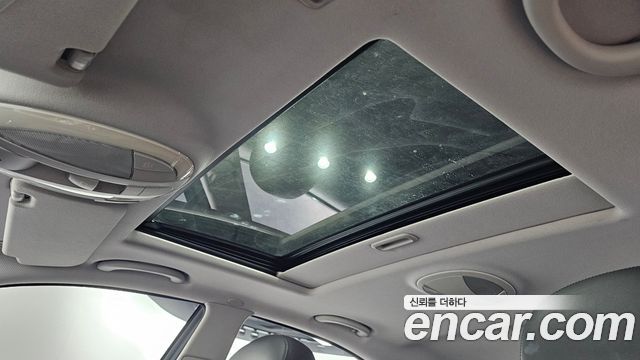 Mercedes-Benz E-Class 2009 — photo 14