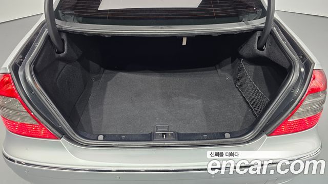 Mercedes-Benz E-Class 2009 — photo 15
